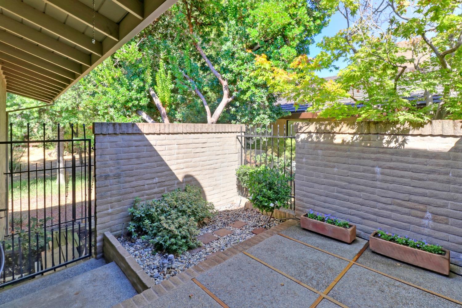 Detail Gallery Image 5 of 64 For 2861 Calle Vista Way, Sacramento,  CA 95821 - 2 Beds | 2/1 Baths