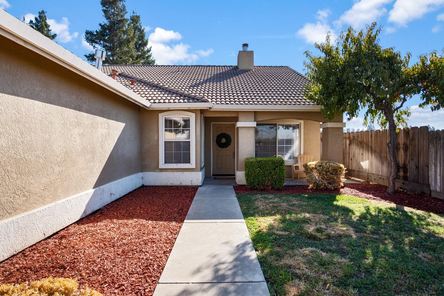 Detail Gallery Image 4 of 32 For 932 Chris Ln, Turlock,  CA 95380 - 4 Beds | 2 Baths