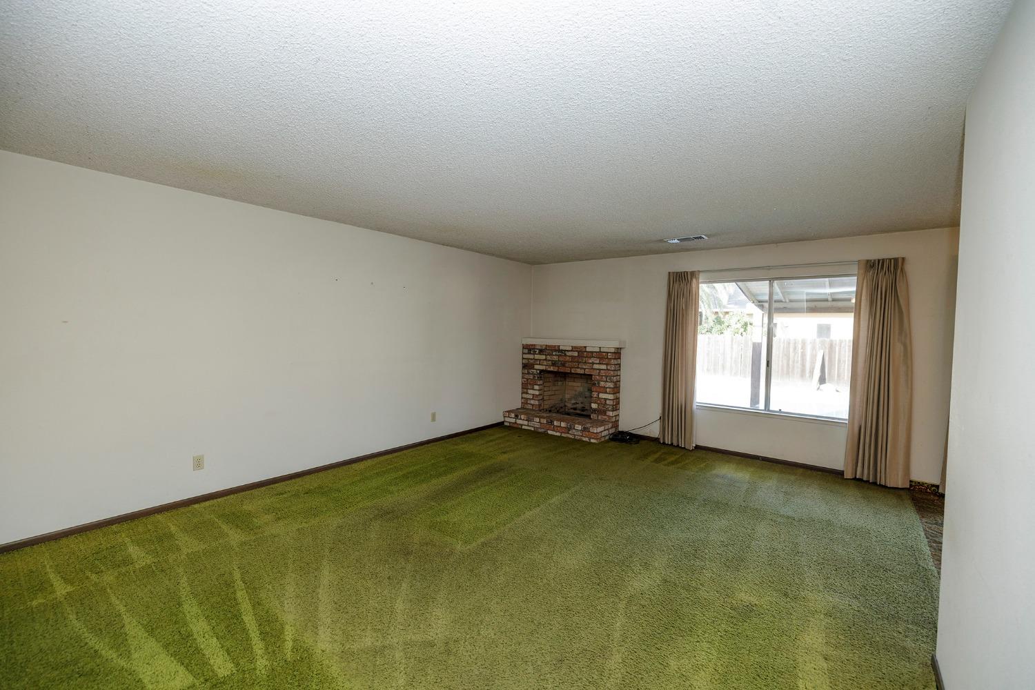 Detail Gallery Image 5 of 45 For 2701 Adrian St, Turlock,  CA 95382 - 3 Beds | 2 Baths