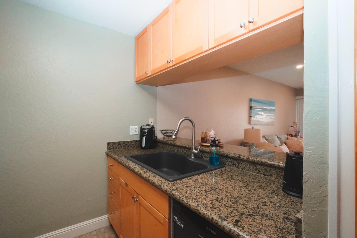 Detail Gallery Image 6 of 17 For 1085 Murrieta Blvd #318,  Livermore,  CA 94550 - 2 Beds | 1 Baths