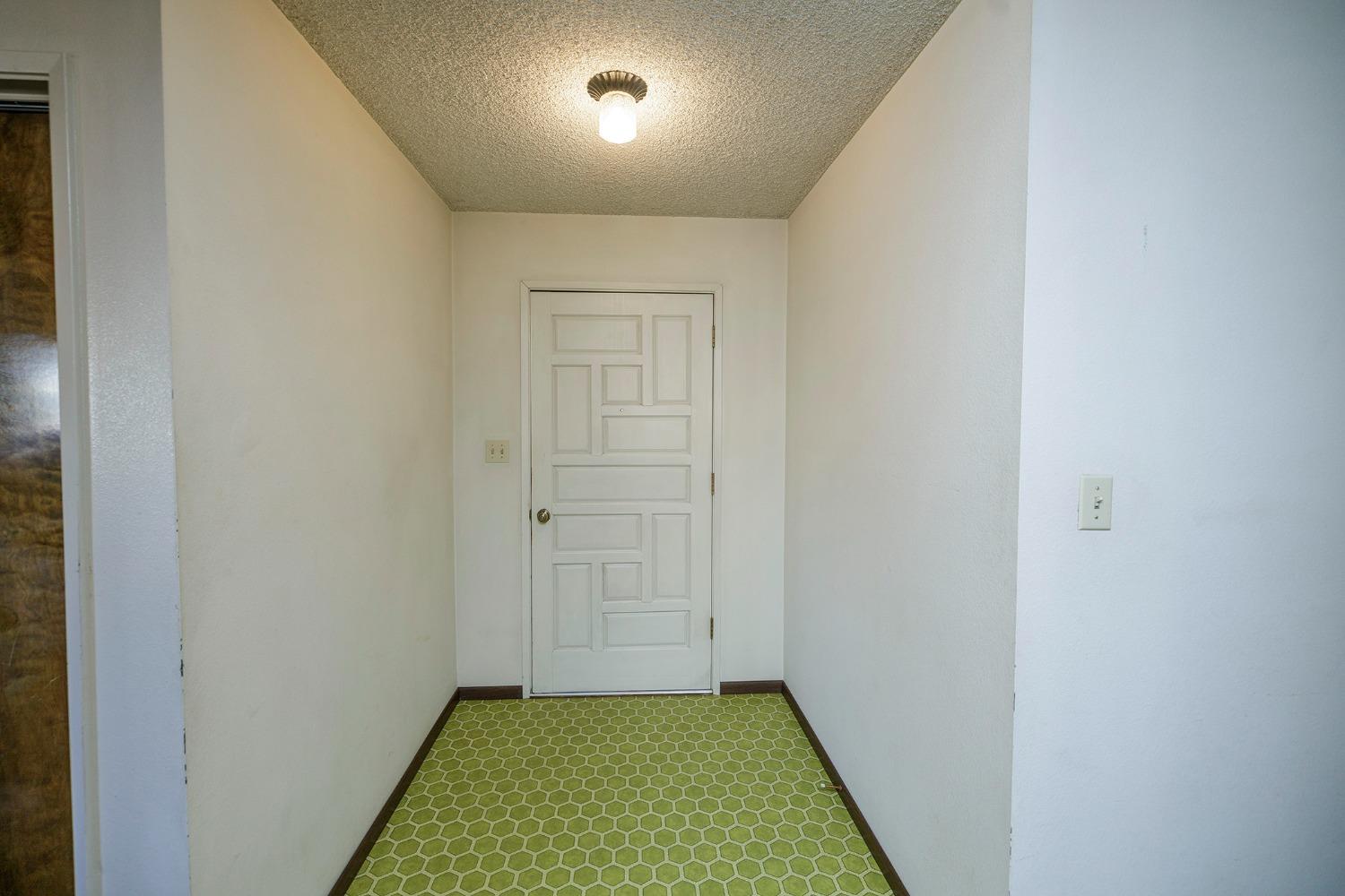 Detail Gallery Image 4 of 45 For 2701 Adrian St, Turlock,  CA 95382 - 3 Beds | 2 Baths