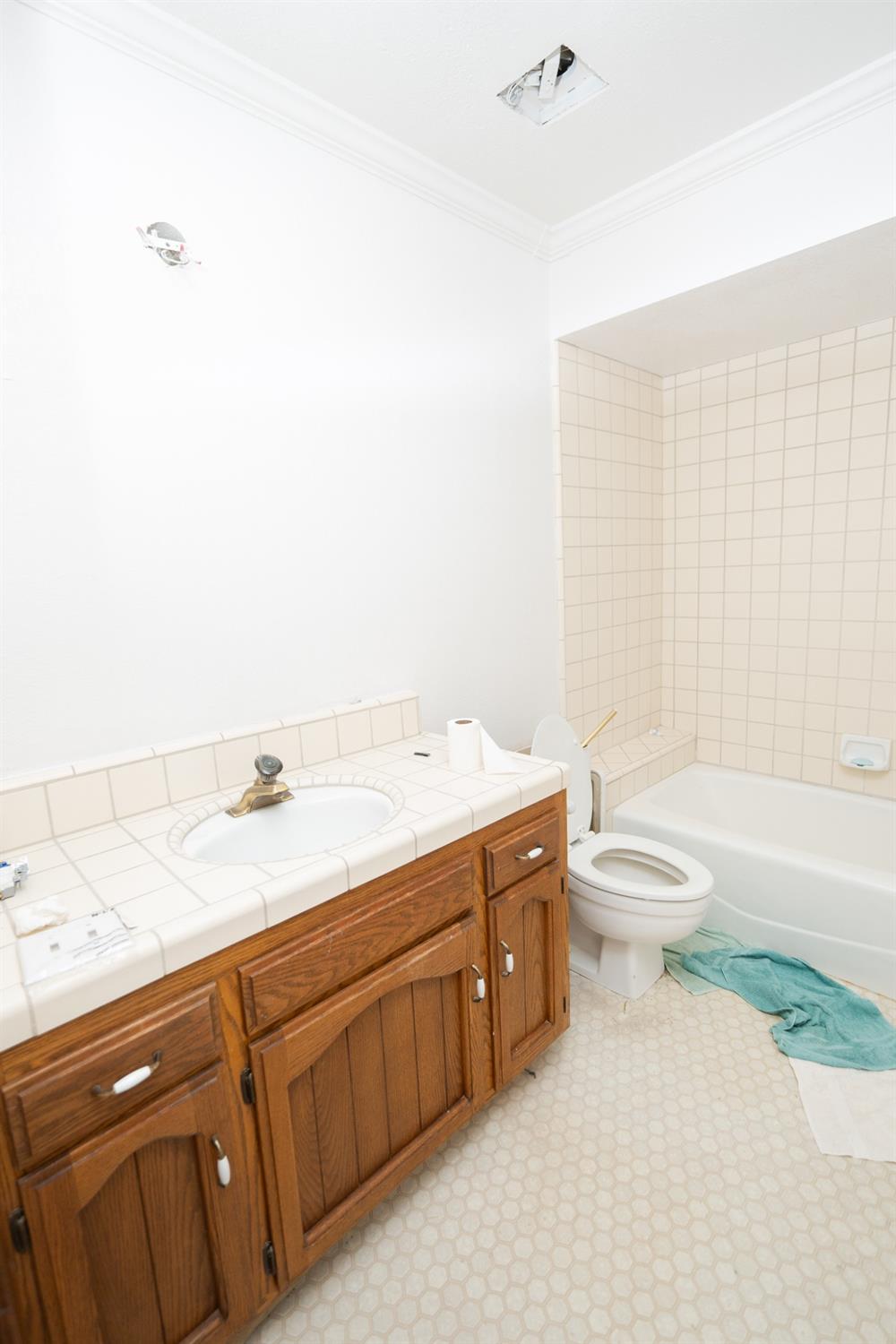 Detail Gallery Image 20 of 36 For 7442 N Tahan Ave, Fresno,  CA 93711 - 3 Beds | 2/1 Baths