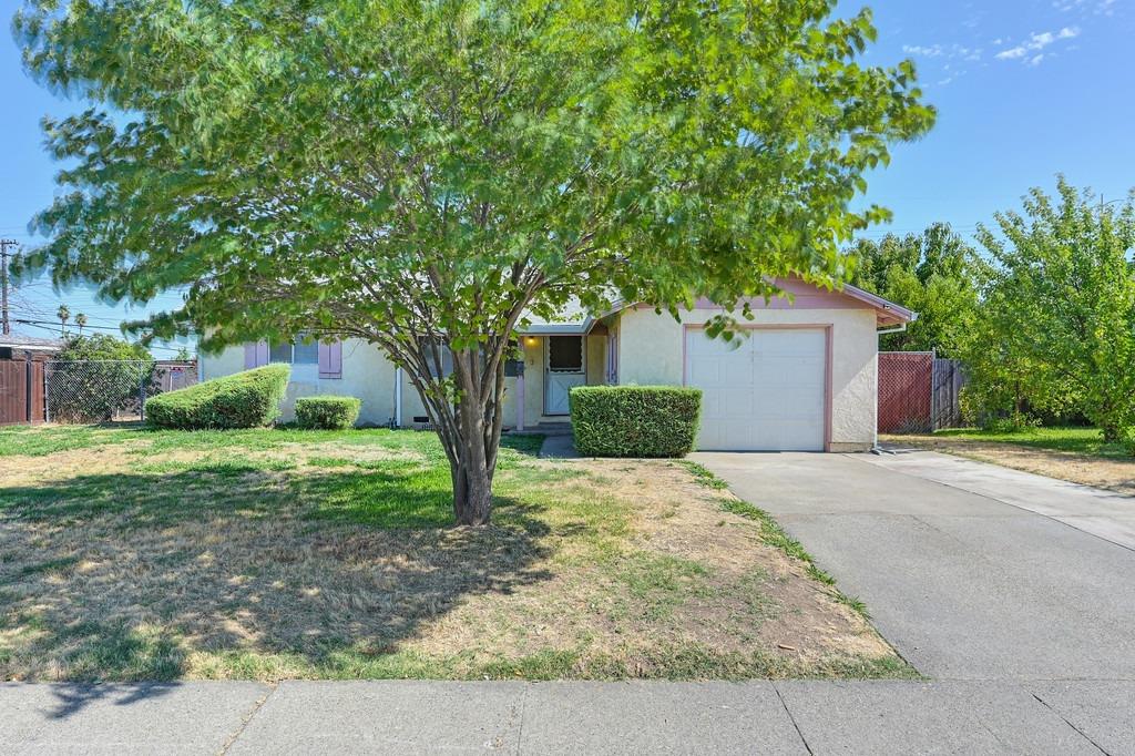 Detail Gallery Image 1 of 1 For 7601 50th Ave, Sacramento,  CA 95828 - 3 Beds | 1 Baths