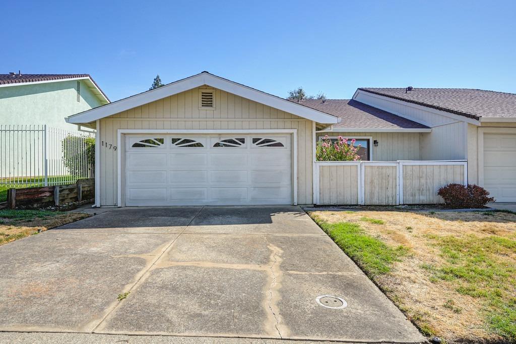 Detail Gallery Image 1 of 1 For 1179 Green Hill Dr, Roseville,  CA 95661 - 3 Beds | 2 Baths