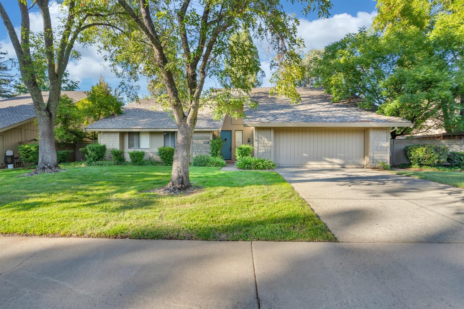 Detail Gallery Image 1 of 37 For 8931 Quail Hill Way, Fair Oaks,  CA 95628 - 3 Beds | 2 Baths