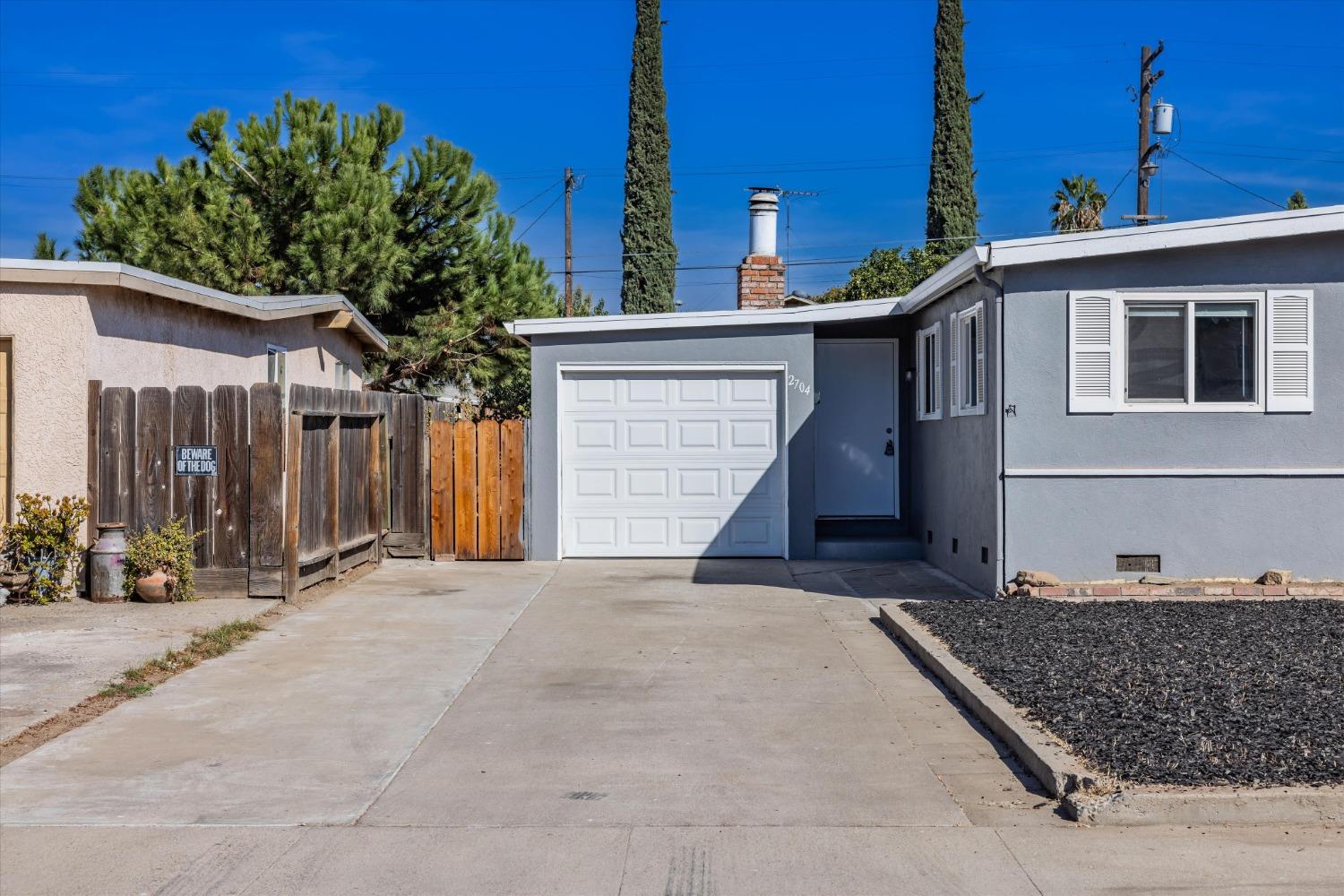 Detail Gallery Image 4 of 37 For 2704 Sparks Way, Modesto,  CA 95350 - 3 Beds | 2 Baths