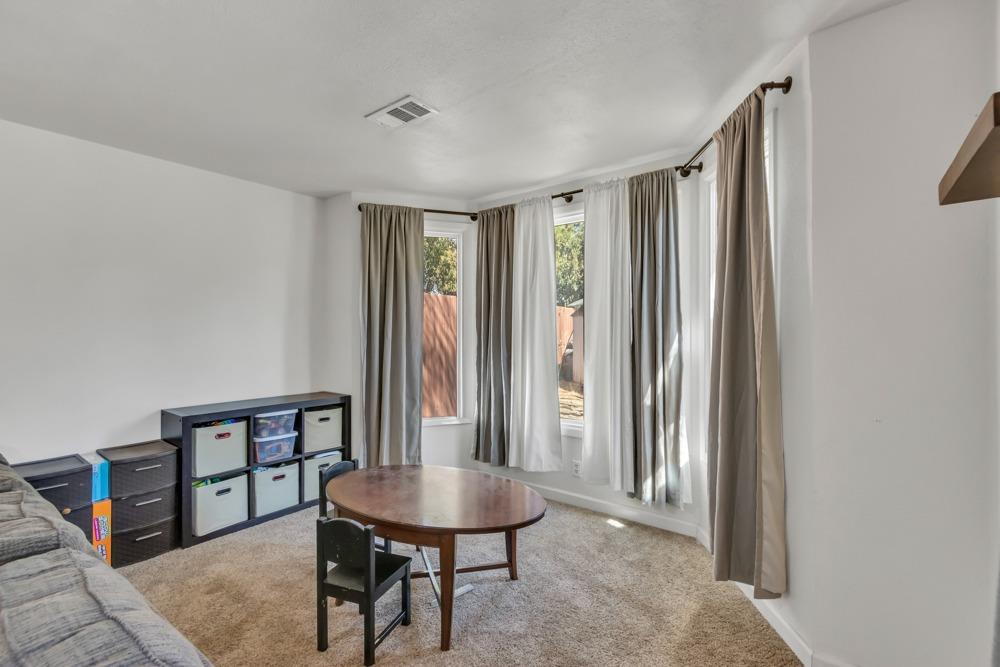 Detail Gallery Image 11 of 28 For 3237 Mayfair Dr, Sacramento,  CA 95864 - 2 Beds | 1 Baths