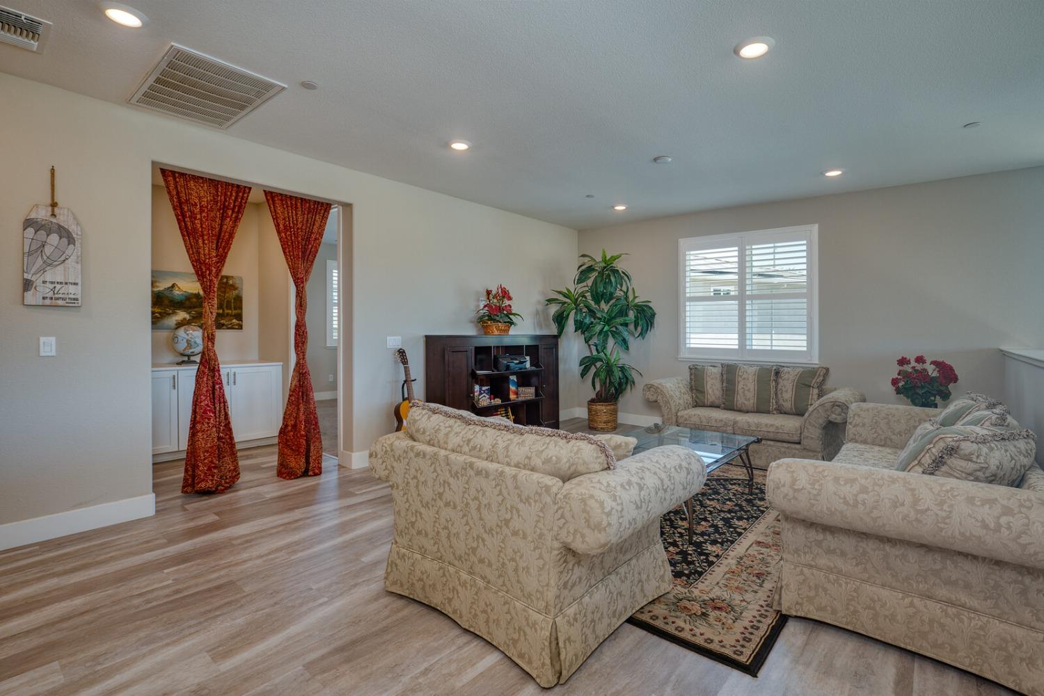 Detail Gallery Image 32 of 48 For 981 Merrill Ct, El Dorado Hills,  CA 95762 - 5 Beds | 4/1 Baths