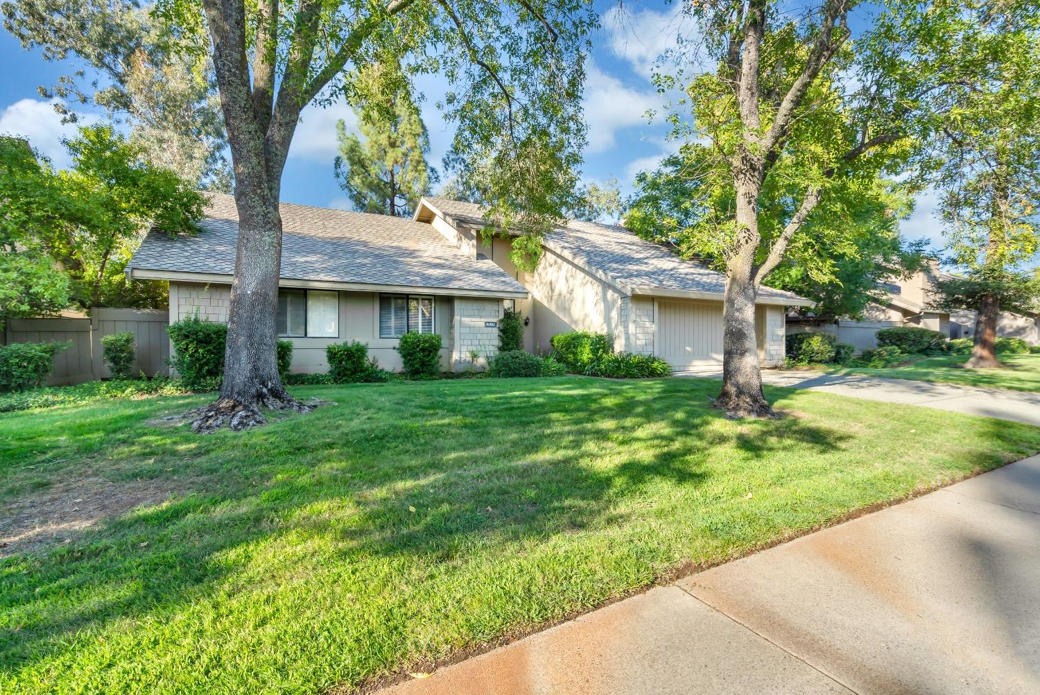 Detail Gallery Image 3 of 37 For 8931 Quail Hill Way, Fair Oaks,  CA 95628 - 3 Beds | 2 Baths