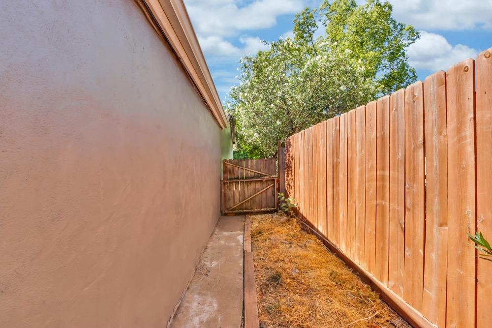 Detail Gallery Image 25 of 28 For 3237 Mayfair Dr, Sacramento,  CA 95864 - 2 Beds | 1 Baths