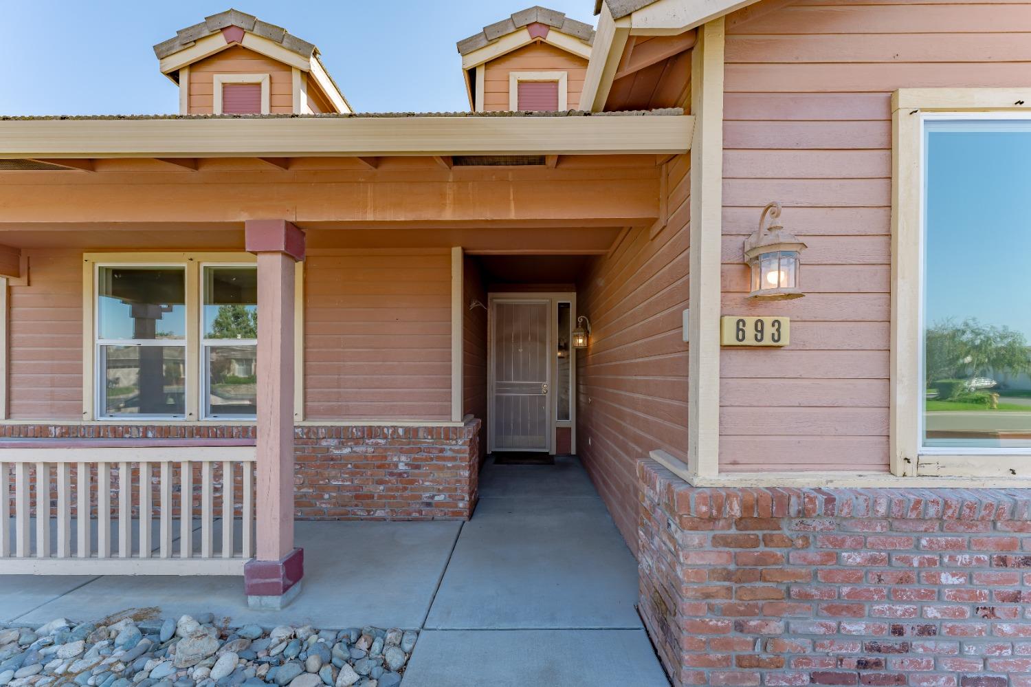 Detail Gallery Image 10 of 39 For 693 Arnett Ct, Galt,  CA 95632 - 4 Beds | 2 Baths