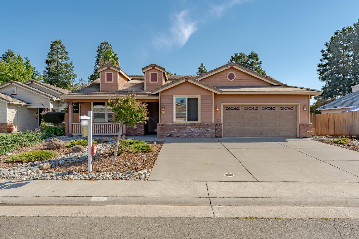 Detail Gallery Image 12 of 39 For 693 Arnett Ct, Galt,  CA 95632 - 4 Beds | 2 Baths