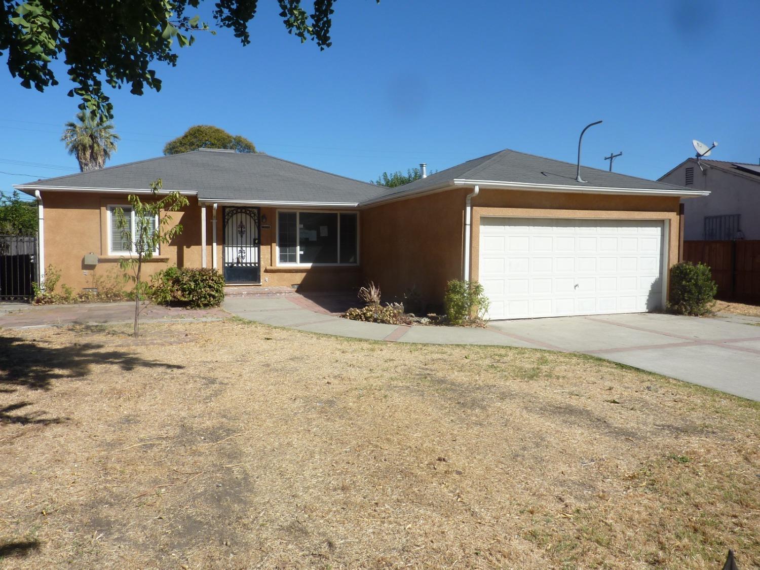 Detail Gallery Image 2 of 14 For 2955 Inman Ave, Stockton,  CA 95204 - 2 Beds | 1 Baths