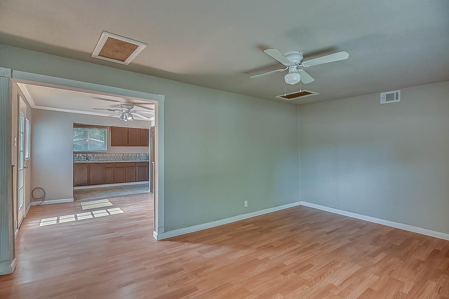 Detail Gallery Image 6 of 17 For 2411 W Fremont St, Stockton,  CA 95203 - 4 Beds | 2 Baths