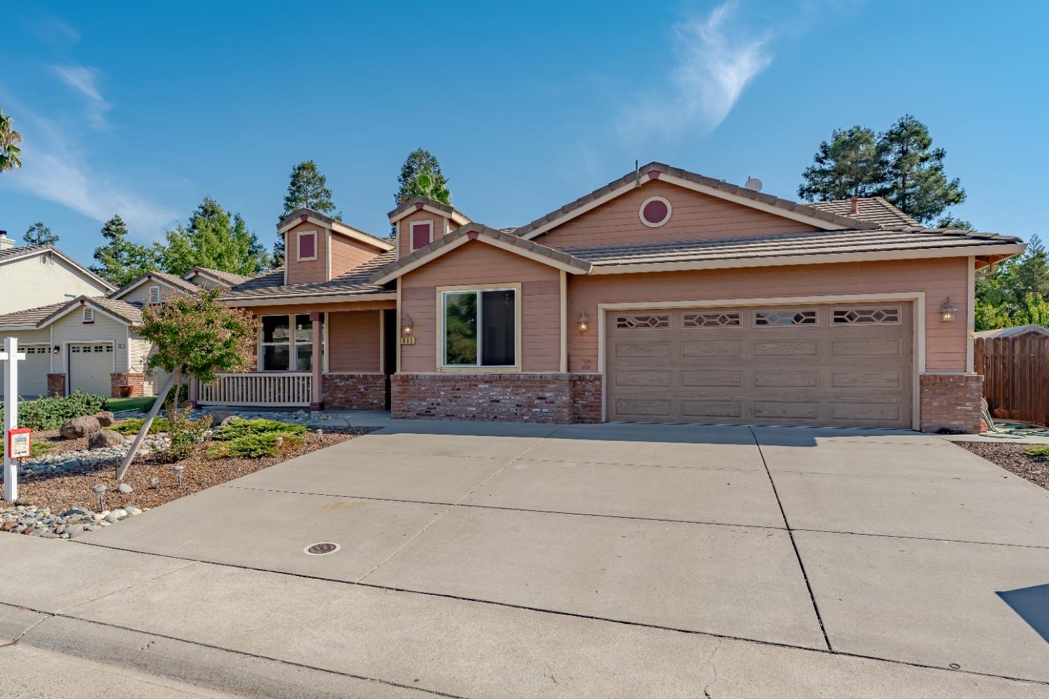 Detail Gallery Image 1 of 39 For 693 Arnett Ct, Galt,  CA 95632 - 4 Beds | 2 Baths