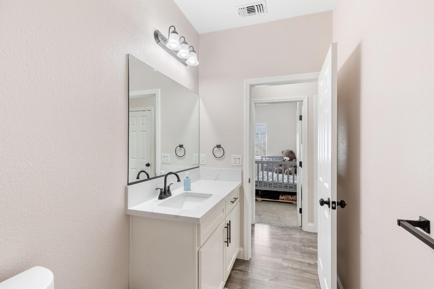 Detail Gallery Image 21 of 31 For 4589 Meadow Way, Olivehurst,  CA 95961 - 4 Beds | 2 Baths