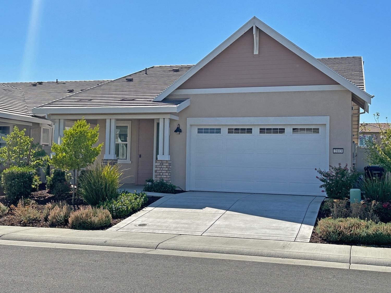 Detail Gallery Image 2 of 29 For 2113 Earthlight Ln, Roseville,  CA 95747 - 2 Beds | 2/1 Baths