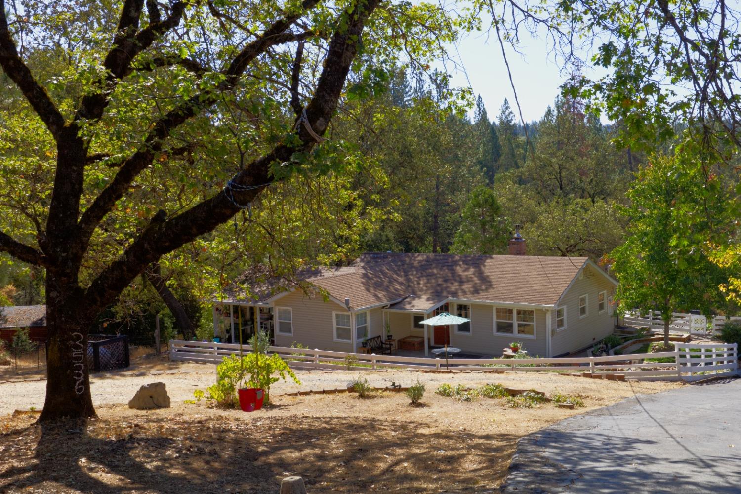 Detail Gallery Image 1 of 39 For 3536 Mining Brook Rd, Placerville,  CA 95667 - 3 Beds | 3 Baths