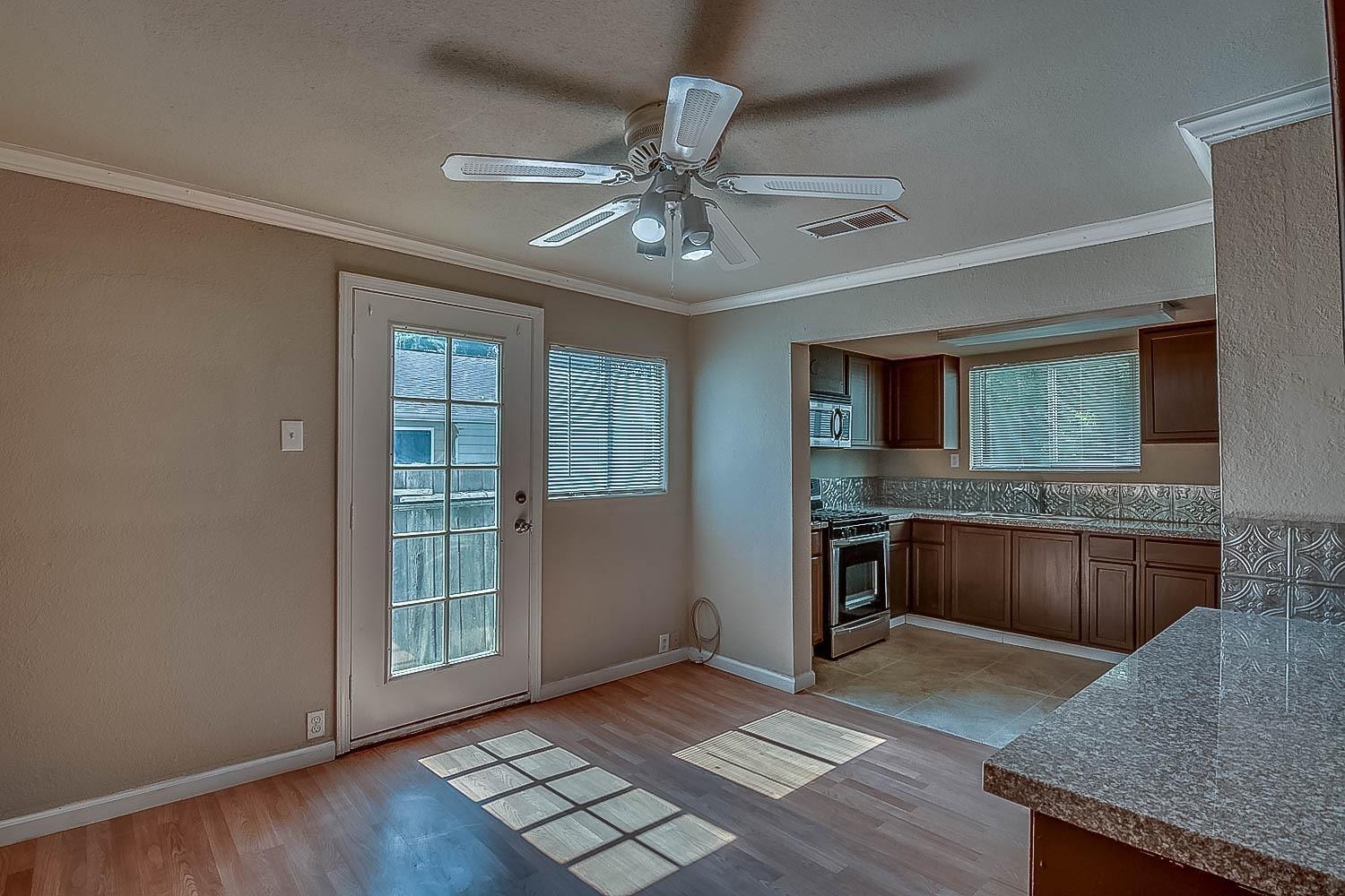 Detail Gallery Image 2 of 17 For 2411 W Fremont St, Stockton,  CA 95203 - 4 Beds | 2 Baths