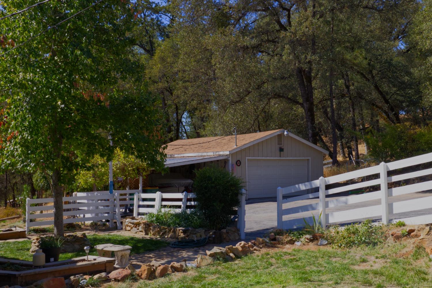 Detail Gallery Image 3 of 39 For 3536 Mining Brook Rd, Placerville,  CA 95667 - 3 Beds | 3 Baths