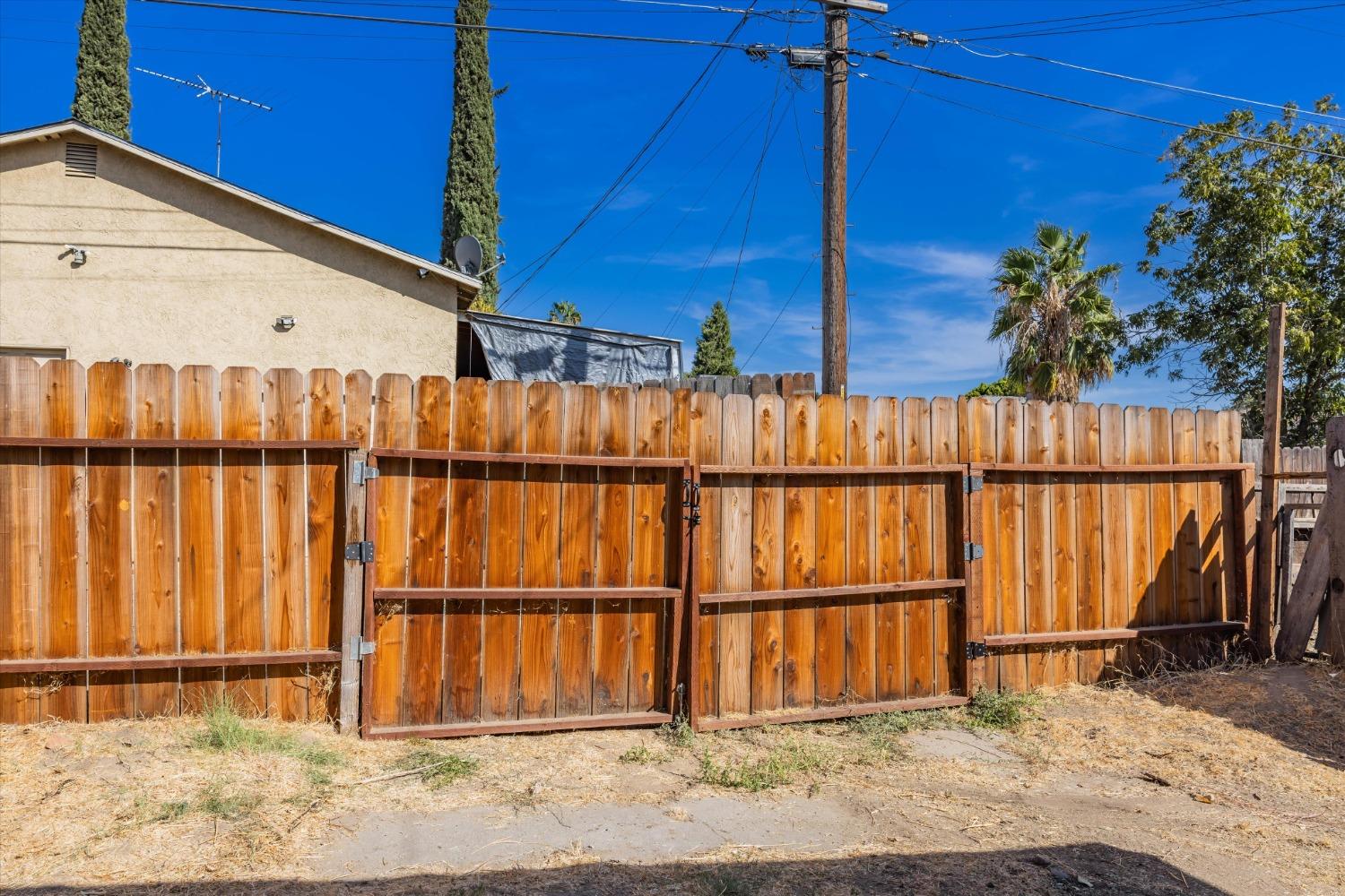 Detail Gallery Image 35 of 37 For 2704 Sparks Way, Modesto,  CA 95350 - 3 Beds | 2 Baths