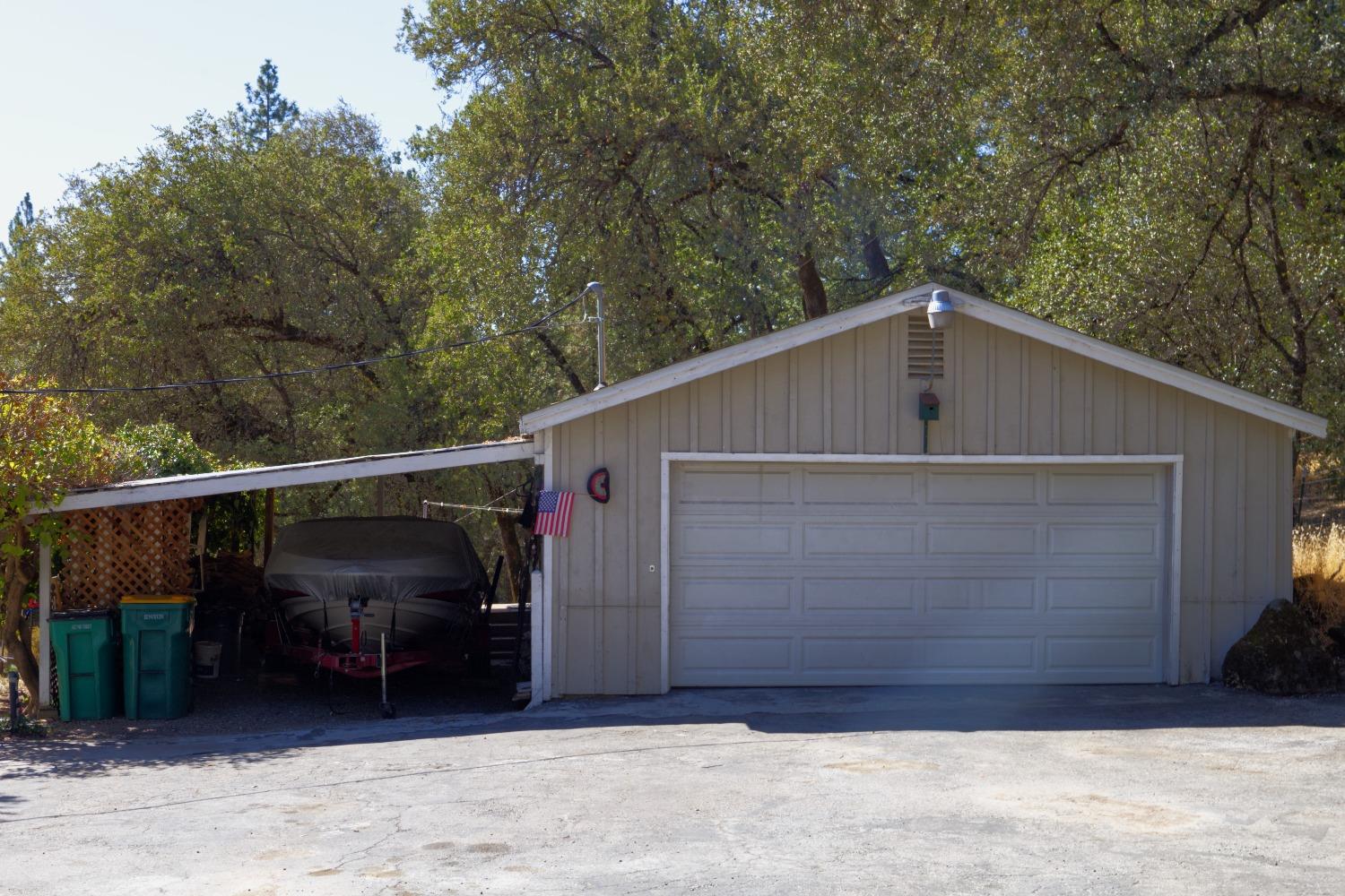 Detail Gallery Image 4 of 39 For 3536 Mining Brook Rd, Placerville,  CA 95667 - 3 Beds | 3 Baths