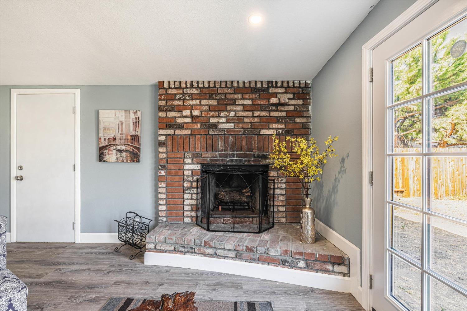 Detail Gallery Image 7 of 37 For 2704 Sparks Way, Modesto,  CA 95350 - 3 Beds | 2 Baths