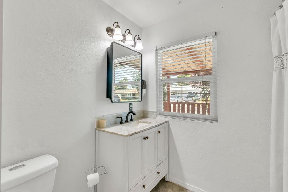 Detail Gallery Image 18 of 28 For 3237 Mayfair Dr, Sacramento,  CA 95864 - 2 Beds | 1 Baths