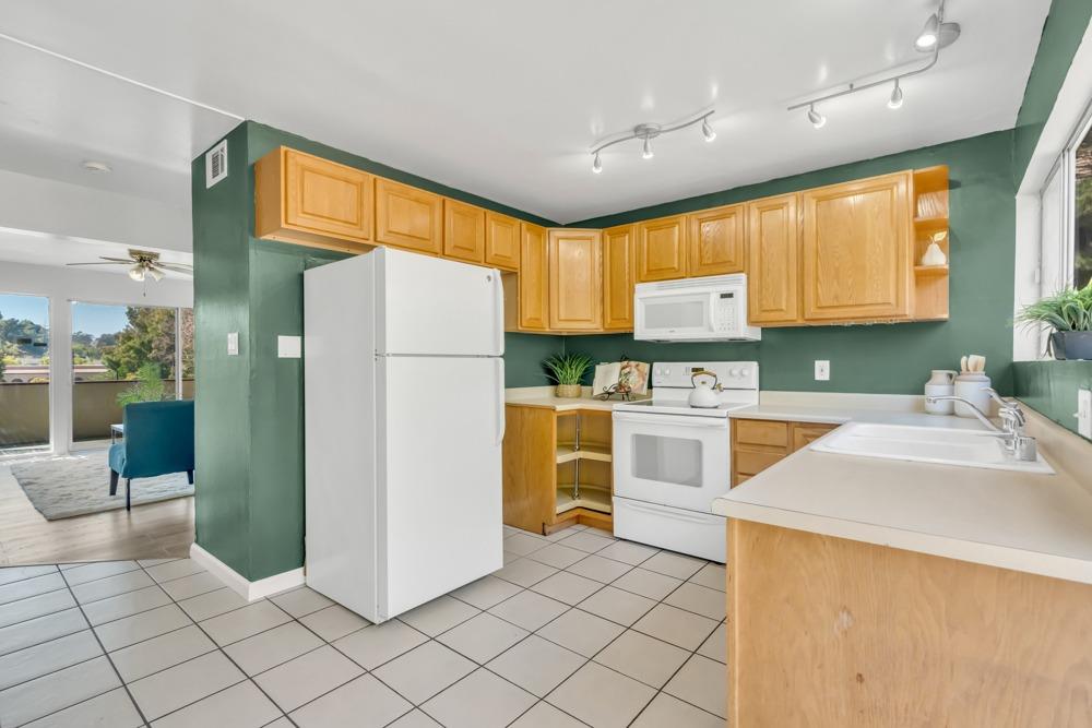 Detail Gallery Image 10 of 38 For 2345 Paloma Ct #1,  Pinole,  CA 94564 - 3 Beds | 2 Baths