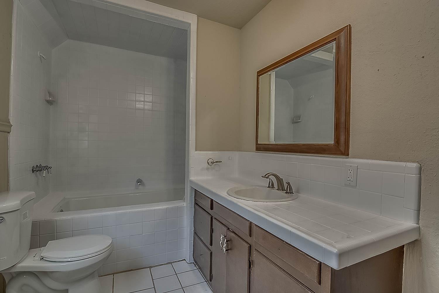 Detail Gallery Image 15 of 17 For 2411 W Fremont St, Stockton,  CA 95203 - 4 Beds | 2 Baths