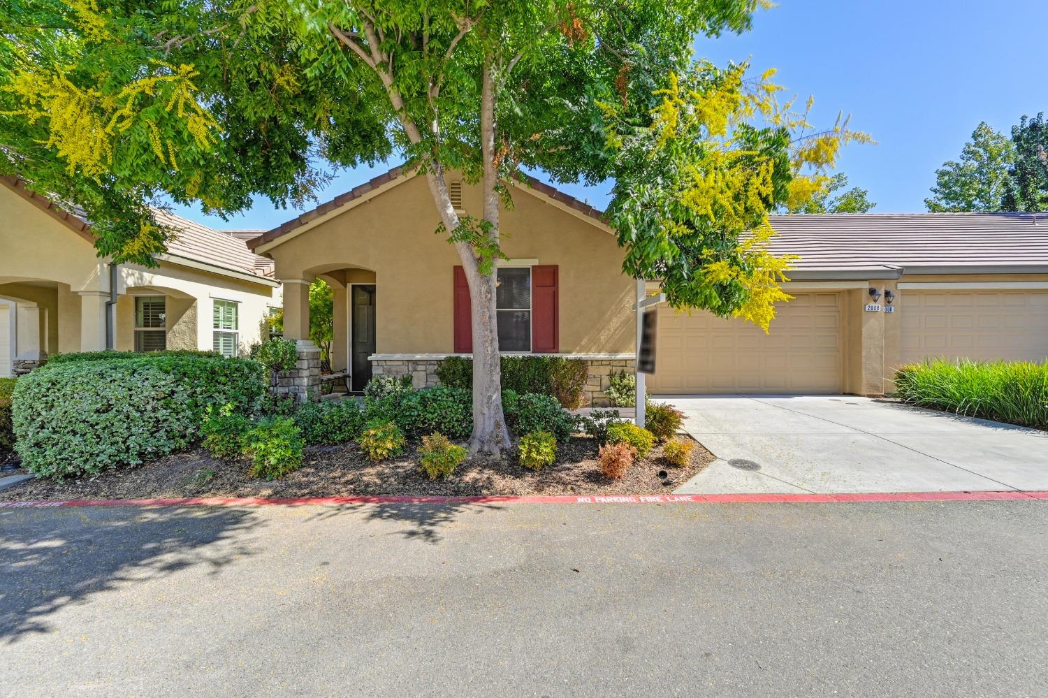 Detail Gallery Image 1 of 51 For 2008 Avignon Ln, Roseville,  CA 95747 - 2 Beds | 2 Baths