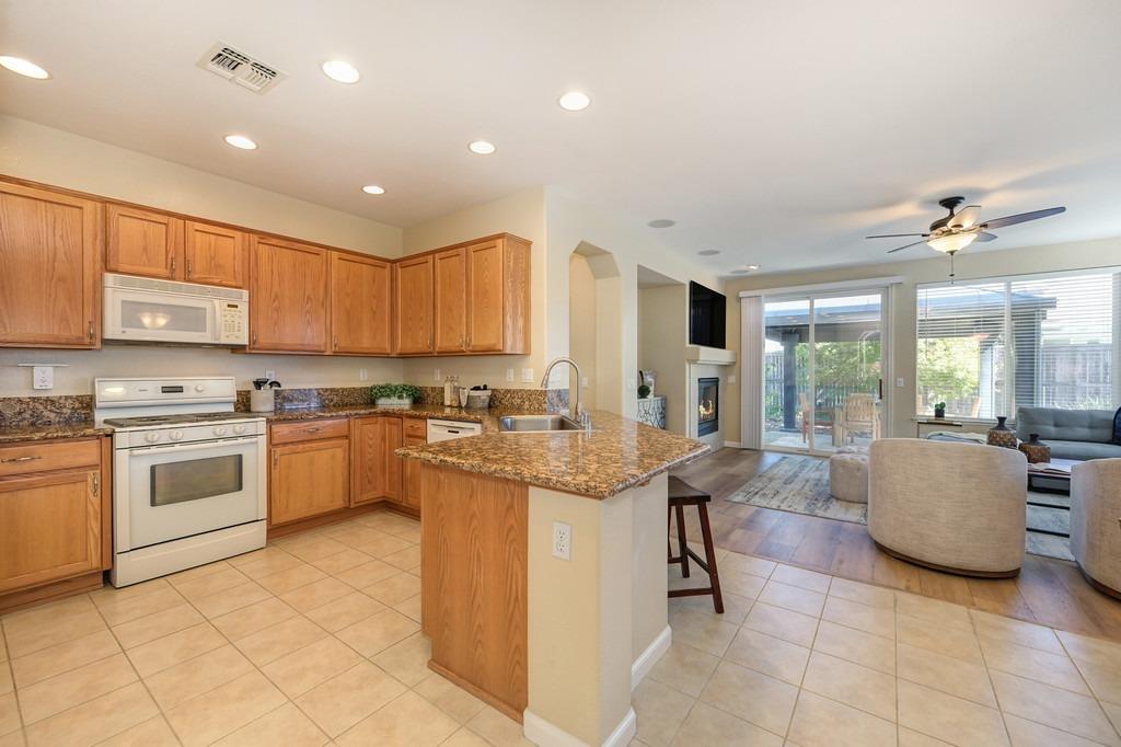 Detail Gallery Image 27 of 72 For 131 Rock House Cir, Sacramento,  CA 95835 - 2 Beds | 2 Baths