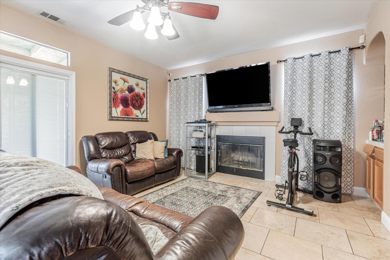 Detail Gallery Image 19 of 68 For 144 Blush Ct, Los Banos,  CA 93635 - 4 Beds | 2/1 Baths