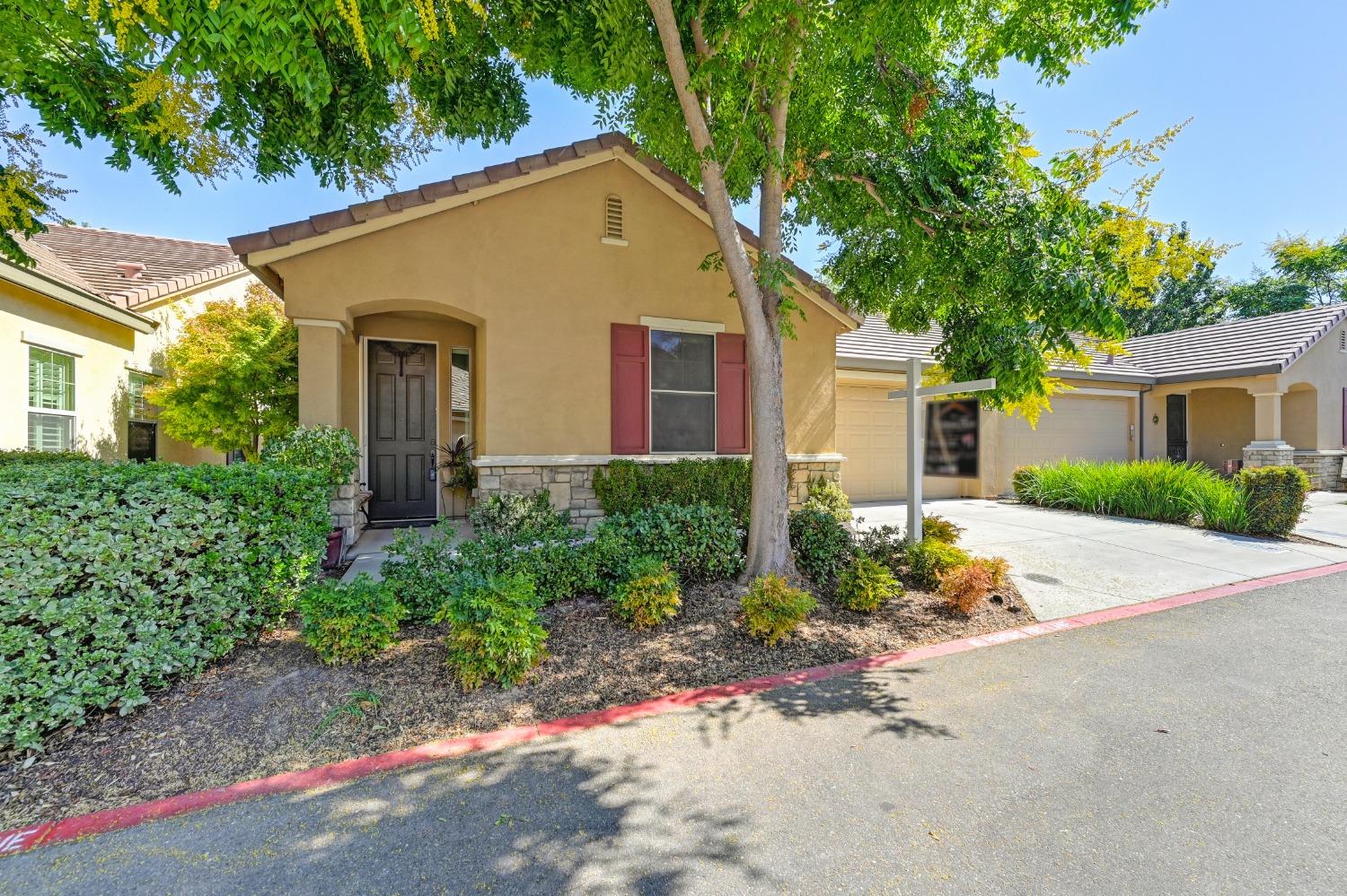 Detail Gallery Image 3 of 51 For 2008 Avignon Ln, Roseville,  CA 95747 - 2 Beds | 2 Baths