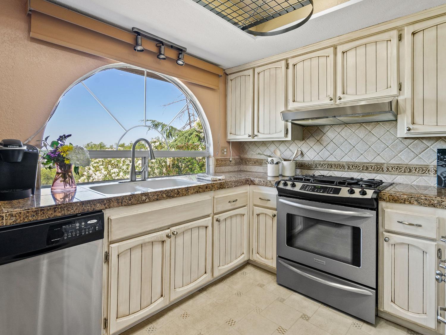 Detail Gallery Image 7 of 22 For 2454 Sandpiper Way, Cameron Park,  CA 95682 - 3 Beds | 2 Baths