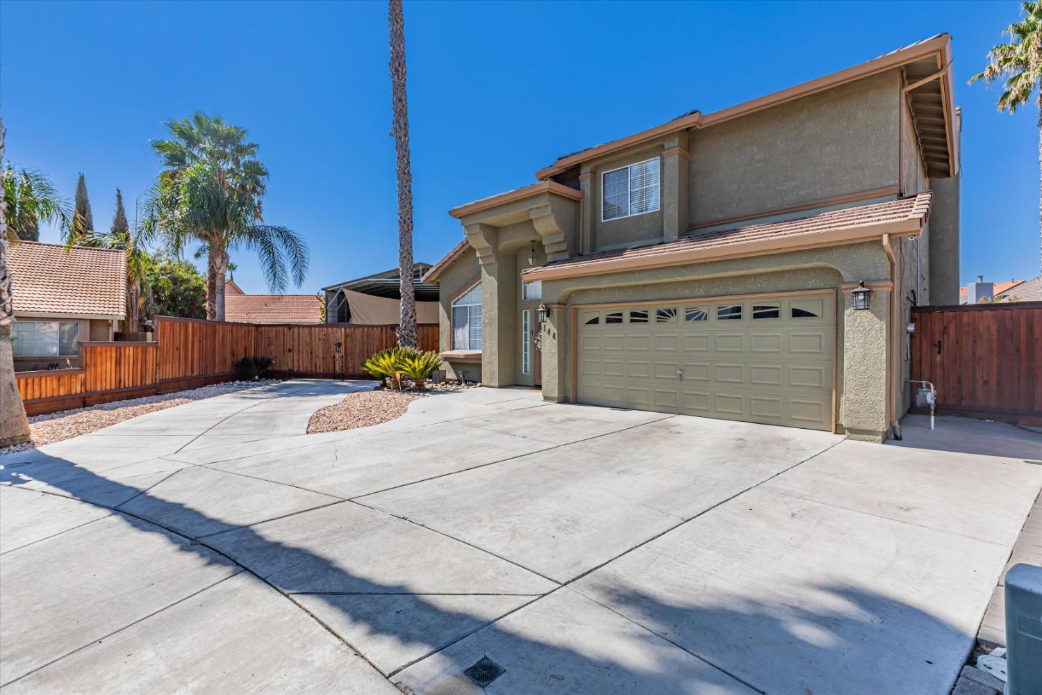 Detail Gallery Image 5 of 68 For 144 Blush Ct, Los Banos,  CA 93635 - 4 Beds | 2/1 Baths