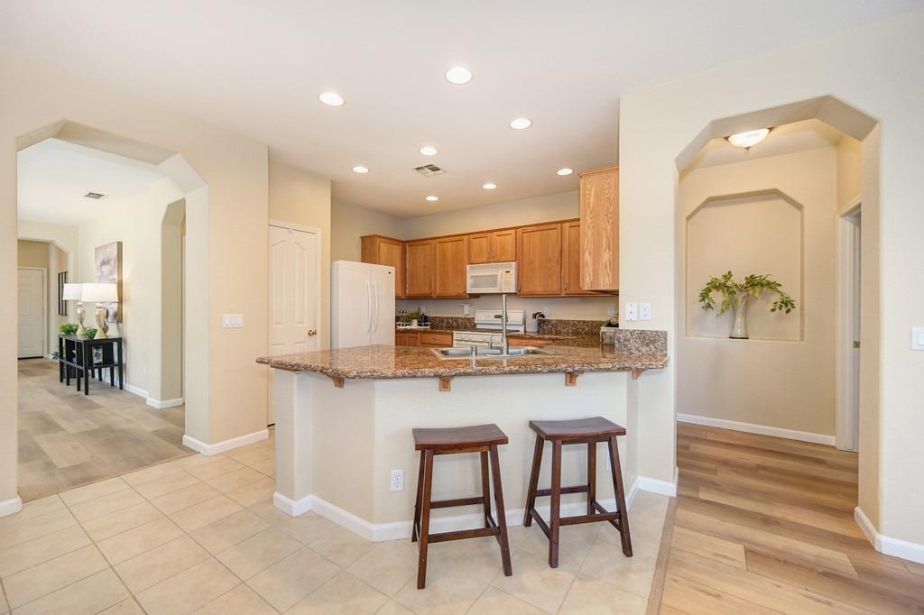 Detail Gallery Image 33 of 72 For 131 Rock House Cir, Sacramento,  CA 95835 - 2 Beds | 2 Baths