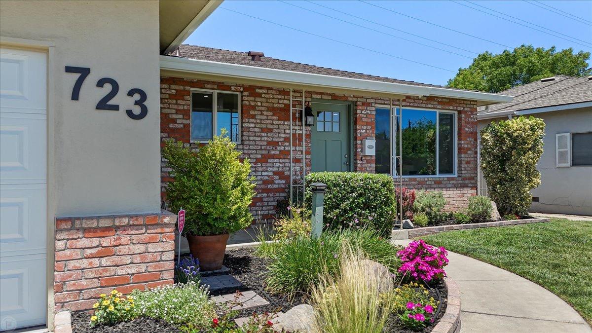 Detail Gallery Image 1 of 46 For 723 Sierra St, Manteca,  CA 95336 - 3 Beds | 2 Baths