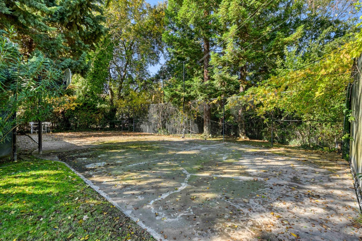 Detail Gallery Image 58 of 68 For 557 Crocker Rd, Sacramento,  CA 95864 - 5 Beds | 6/1 Baths