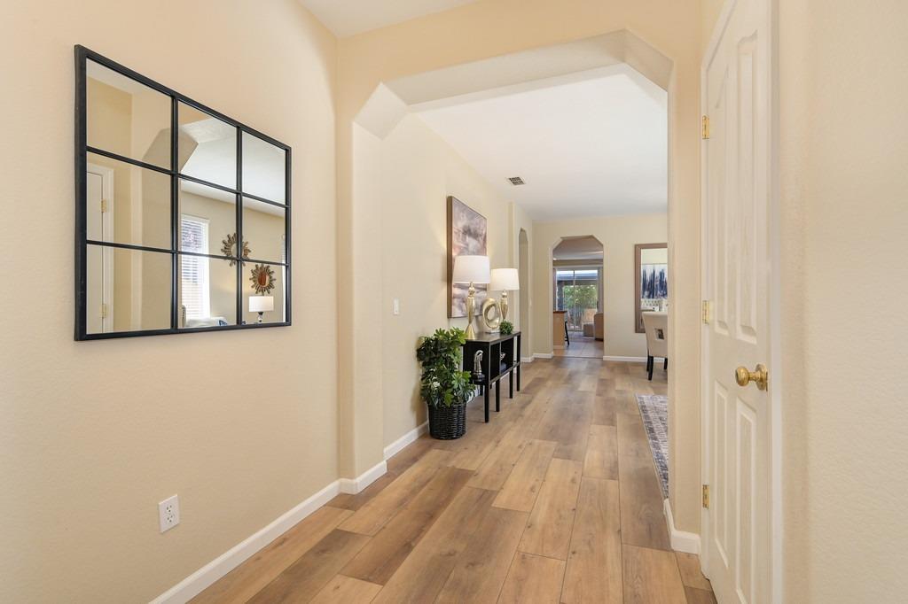 Detail Gallery Image 6 of 72 For 131 Rock House Cir, Sacramento,  CA 95835 - 2 Beds | 2 Baths