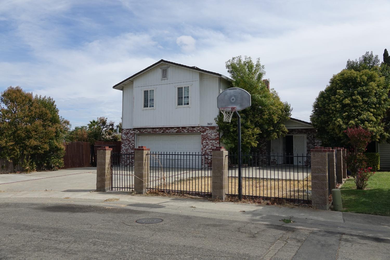 Detail Gallery Image 1 of 1 For 7401 Terestia Ct, Sacramento,  CA 95828 - 4 Beds | 2/1 Baths