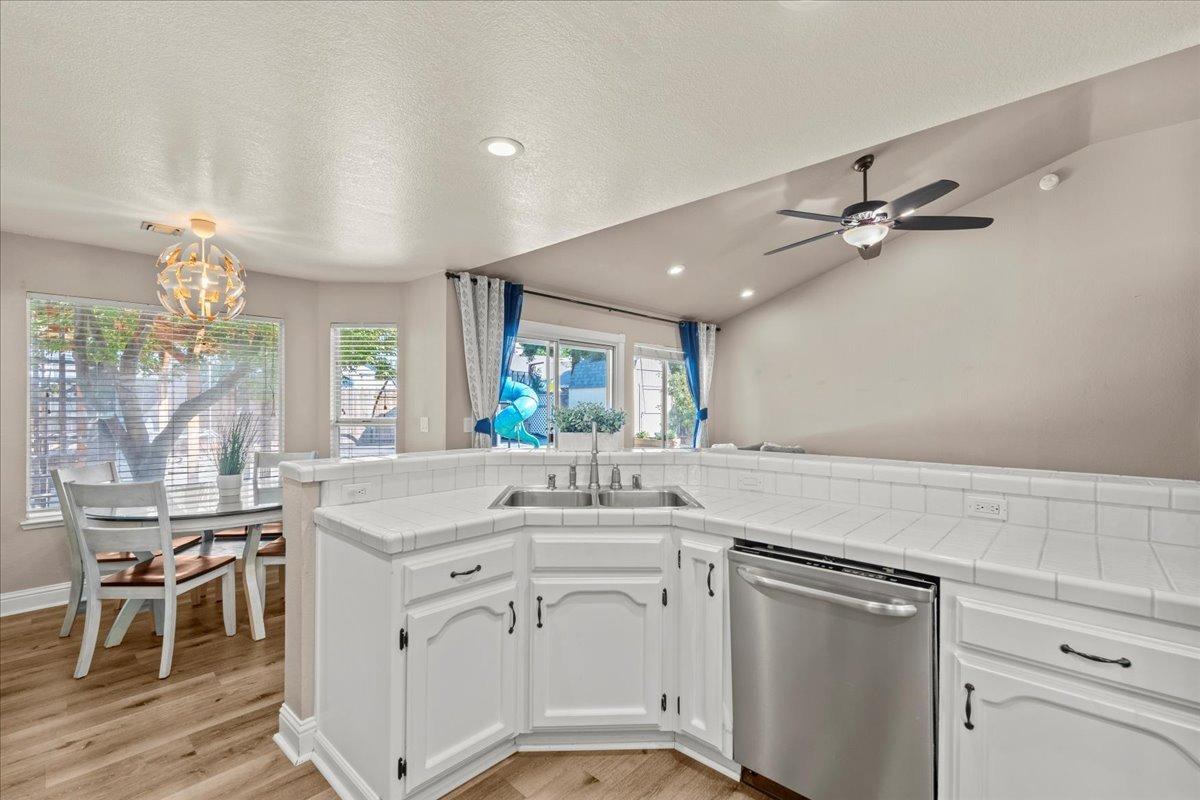 Detail Gallery Image 18 of 39 For 1647 Rebecca Dr, Yuba City,  CA 95993 - 4 Beds | 2 Baths