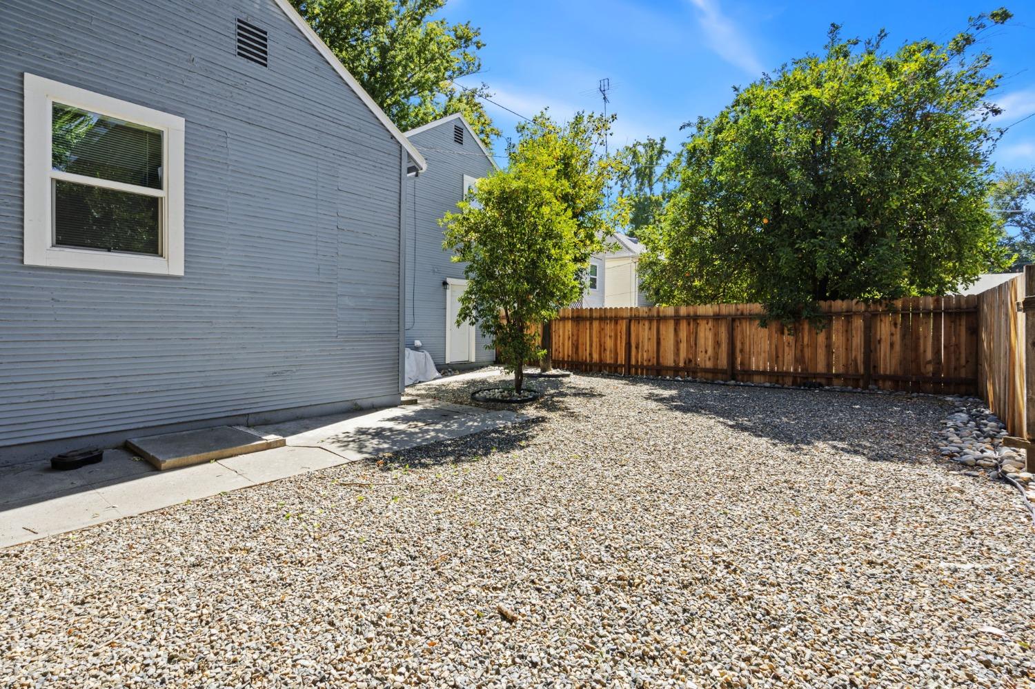 Detail Gallery Image 21 of 22 For 2100 9th St, Sacramento,  CA 95818 - 3 Beds | 2 Baths