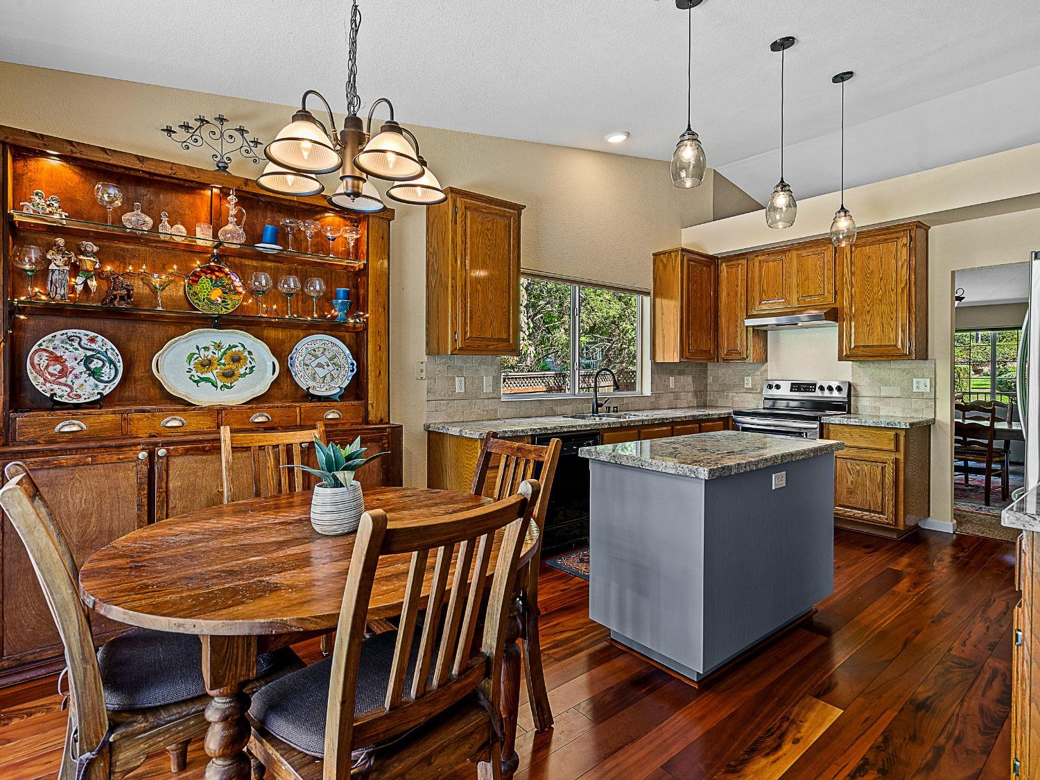 Detail Gallery Image 10 of 41 For 3300 Tea Rose Dr, El Dorado Hills,  CA 95762 - 3 Beds | 2 Baths