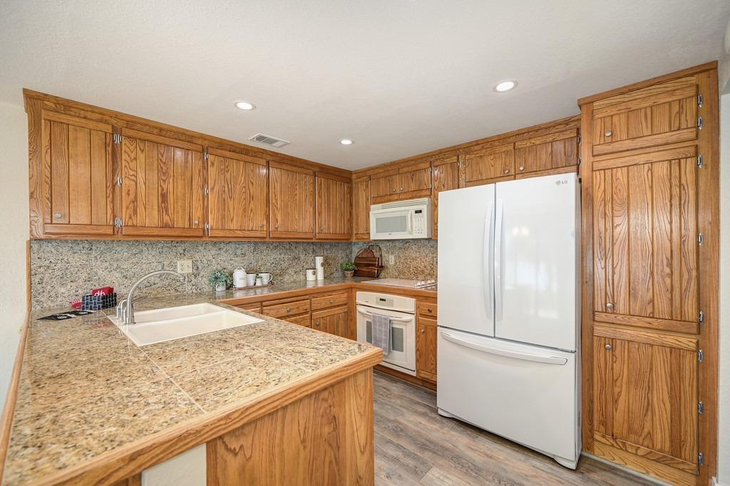 Detail Gallery Image 16 of 53 For 7018 Colina Ln, Rancho Murieta,  CA 95683 - 2 Beds | 2 Baths