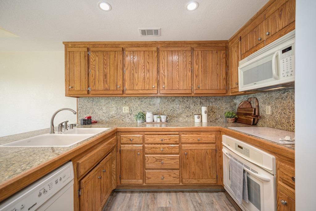 Detail Gallery Image 14 of 53 For 7018 Colina Ln, Rancho Murieta,  CA 95683 - 2 Beds | 2 Baths