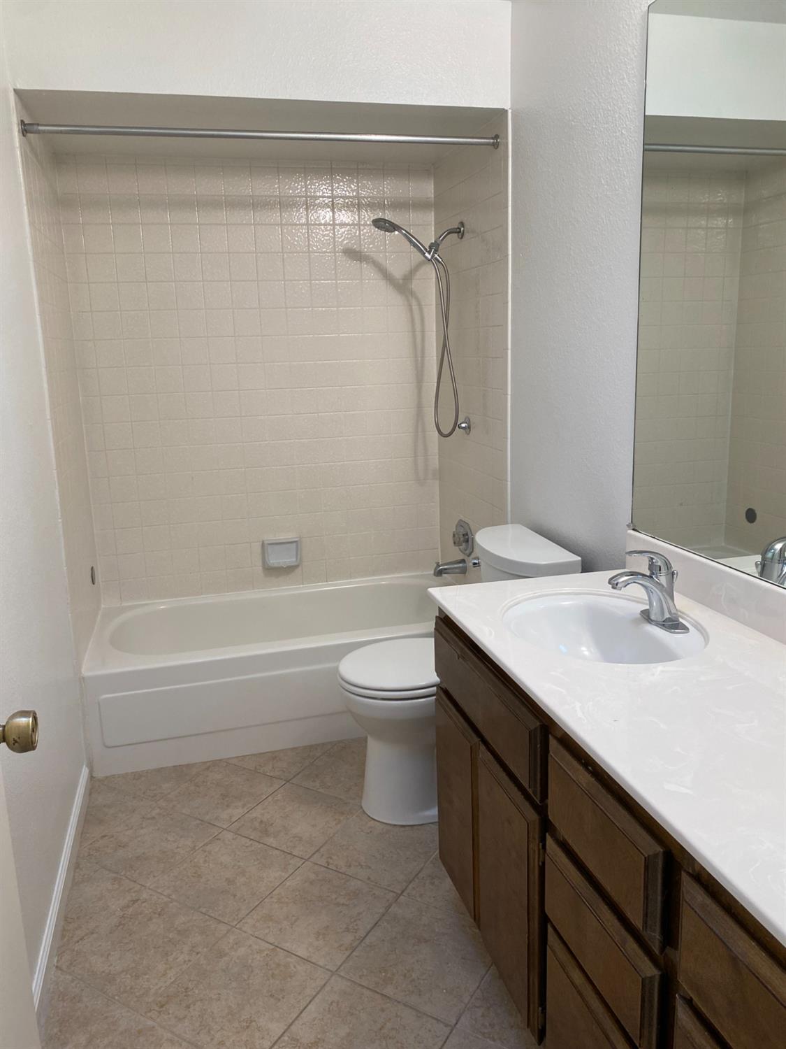 Detail Gallery Image 15 of 16 For 1804 Cape Cod Cir, Lodi,  CA 95242 - 3 Beds | 2 Baths