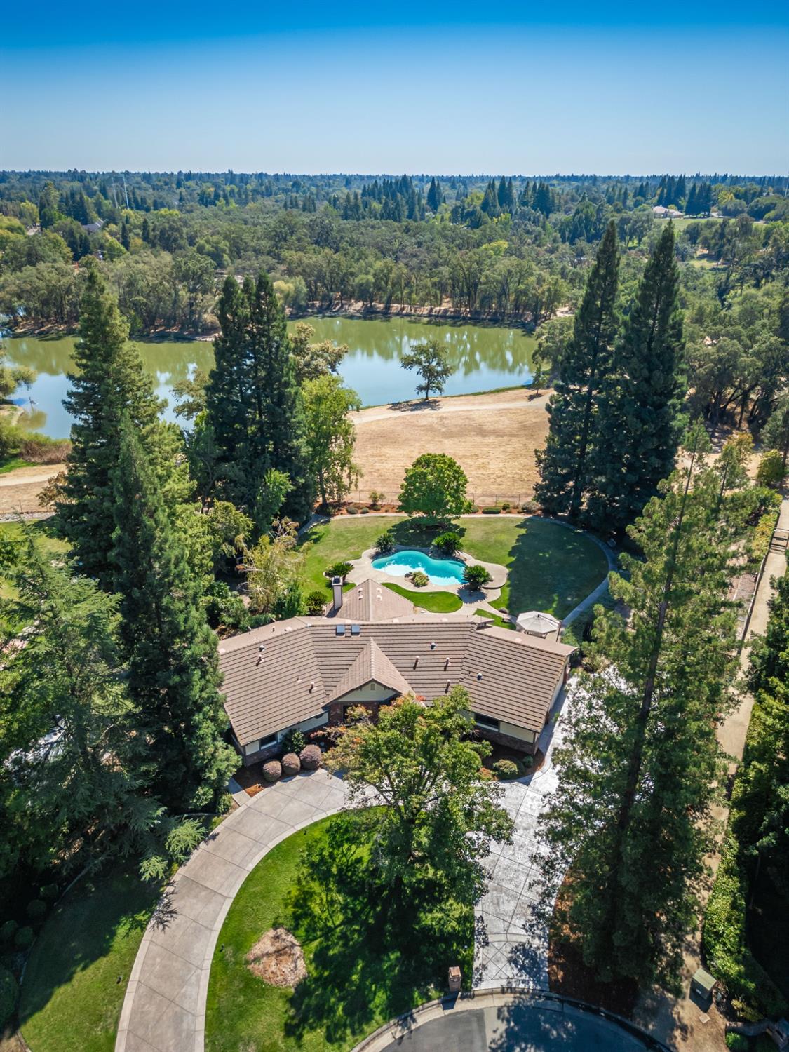 Detail Gallery Image 1 of 1 For 8291 Country Lake Dr, Orangevale,  CA 95662 - 3 Beds | 2/1 Baths