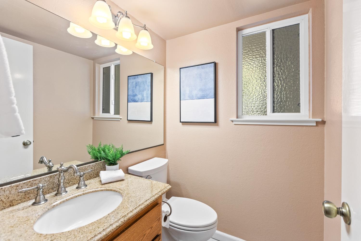 Detail Gallery Image 7 of 57 For 7346 Flowerwood, Sacramento,  CA 95831 - 3 Beds | 2/1 Baths