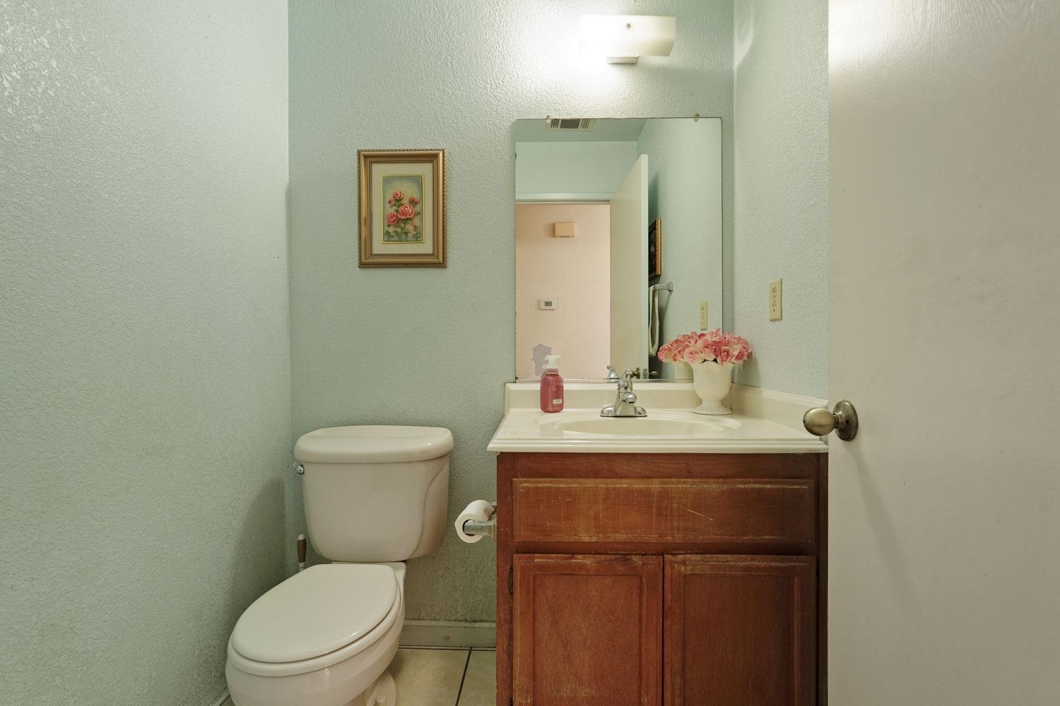 Detail Gallery Image 16 of 17 For 1421 Laguna Cir, Stockton,  CA 95206 - 4 Beds | 2/1 Baths